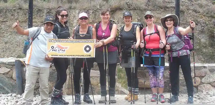 Nuestros pasajeros junto a nuestro Staff de porteadores