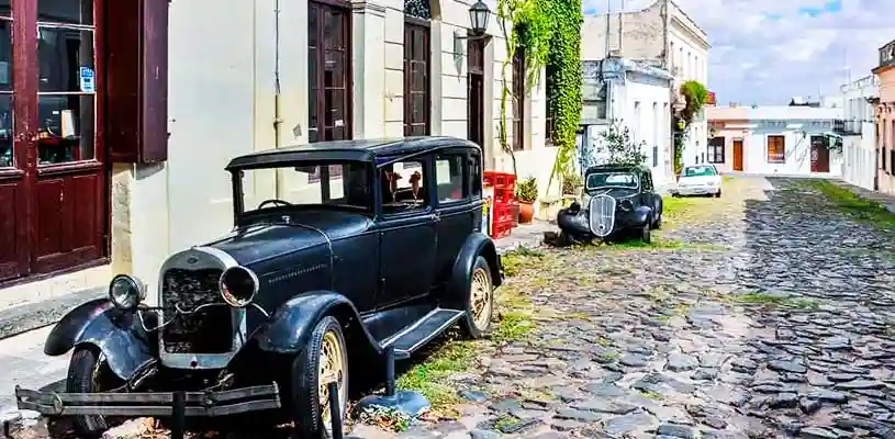autos en Colonia de Sacramento inkayni peru tours