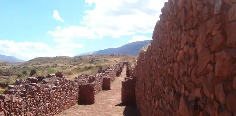 El Complejo Arqueológico de Pikillacta se encuentra a 30 kilómetros de la ciudad del Cusco