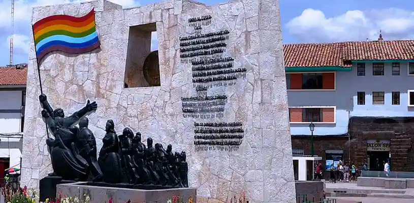 Hatun Rimacpampa, se encuntra la imagen de los fundadores del Cusco