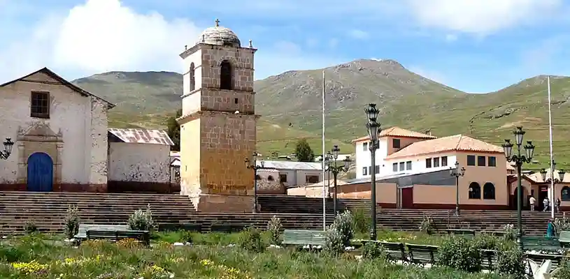 Plaza de Livitaca en la provincia de Chumbivilcas, Cusco