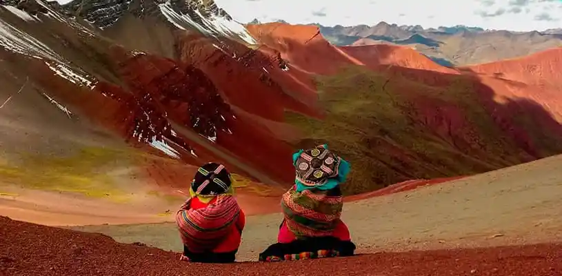 Valle Rojo al pie de las Montaña de Siete Colores
