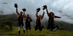 Pasajeros inkayni disfrutando de Tour Inca Jungle