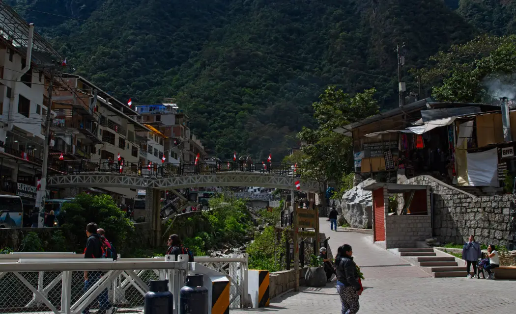 An everyday day in the town of Aguas Calientes
