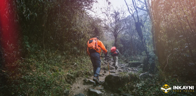 dos hombre de espaldas subiendo por el sendero hacía Choquequirao | How hard is the Choquequirao trek vs Inca Trail?