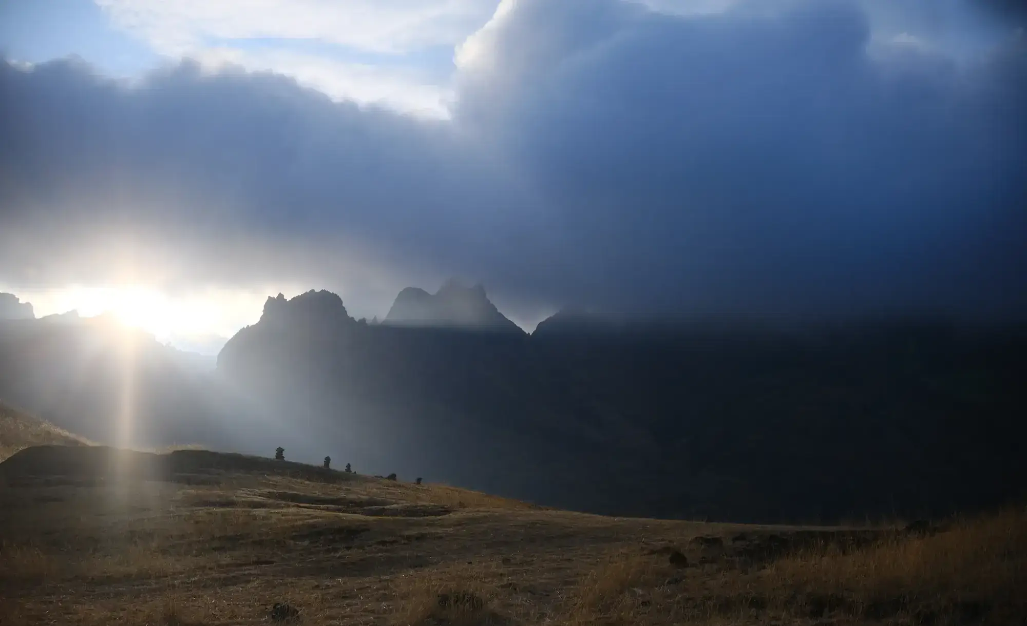 Backlit photograph of the Pisac Three Lakes trail.
