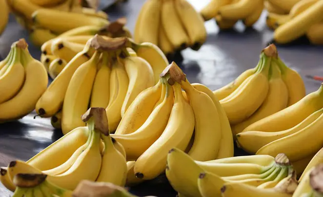 Chapo is prepared with ripe plantain, cinnamon, cloves, and water.