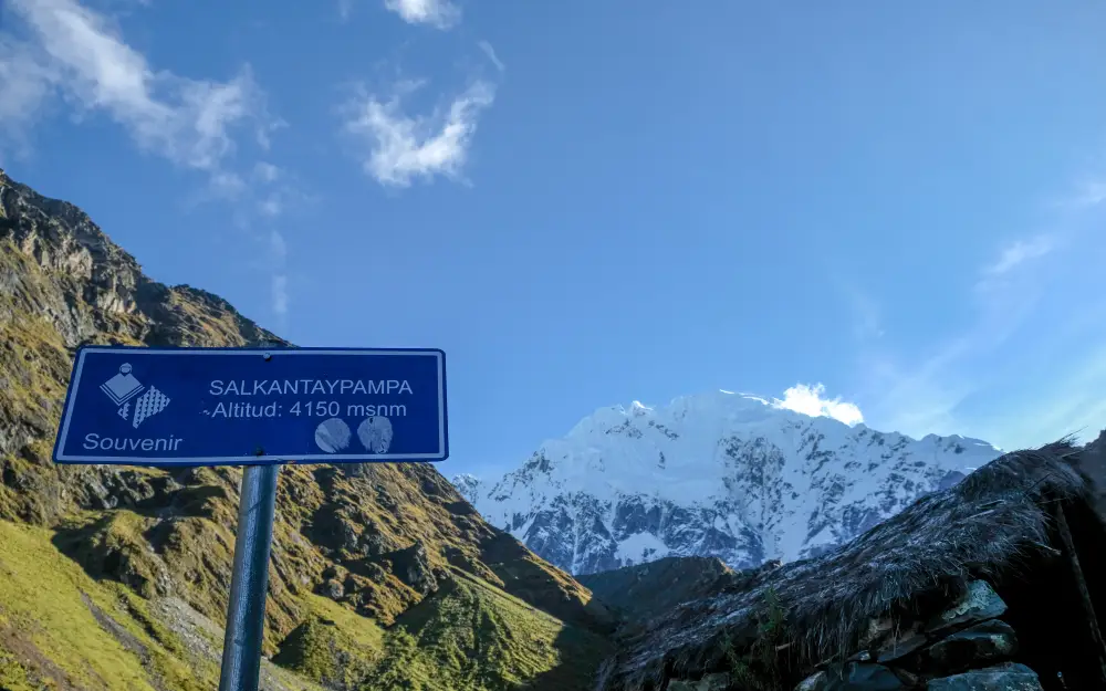 de hidroeléctrica a machu picchu cusco peru salkantay ruta alternativa nevados montañas cielo helado