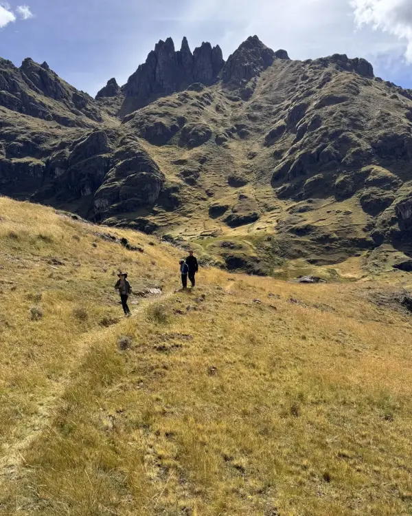 En route to the Pisac Three Lakes: Kinsa Cocha, Azul Cocha and Puma Cocha.