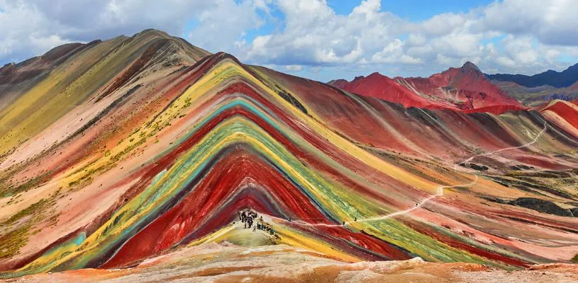 Photoshop vs la realidad de La Montaña Arcoíris