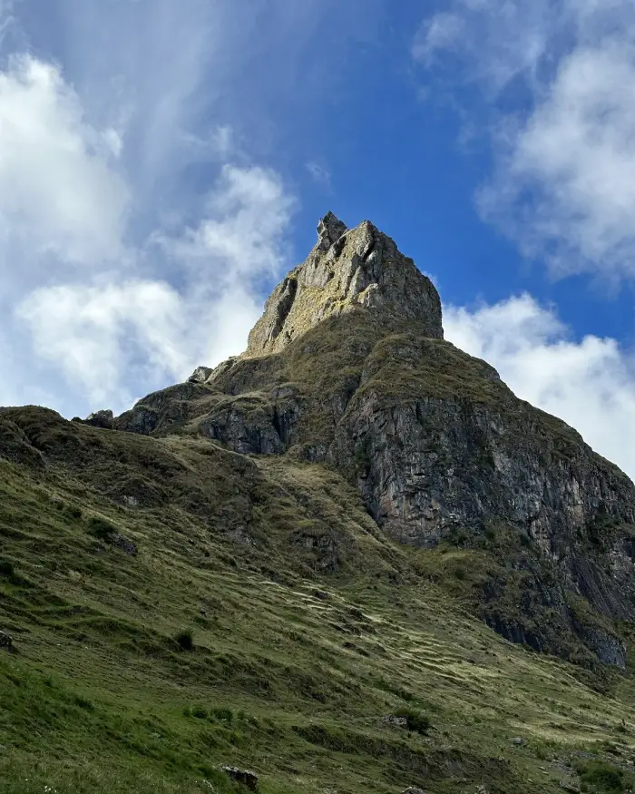 Huge mountains near the community of Paru Paru