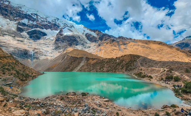 Lago Humantay en la ruta de Salkantay