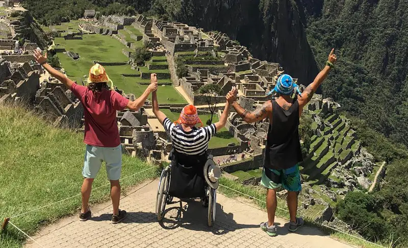 Machu Picchu en silla de ruedas. Circuito 3b Machu Picchu. Personas con discapacidad en Machu Picchu. Visitar Machu Picchu.