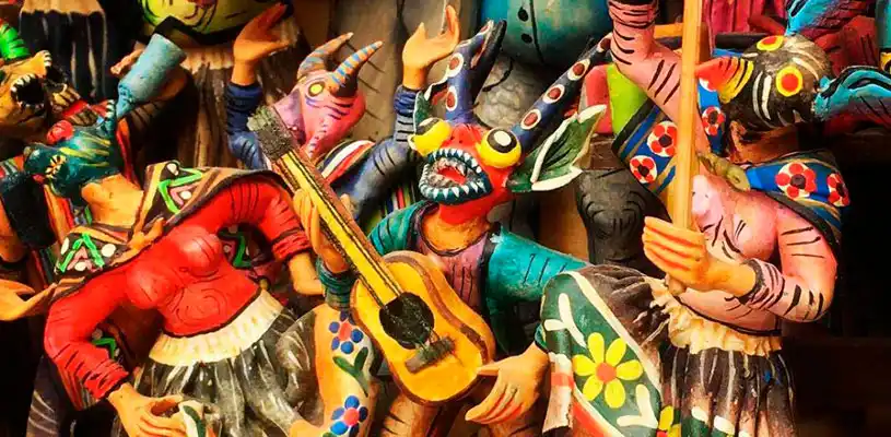 Cerámica en el mercado de Pisac en Cusco.