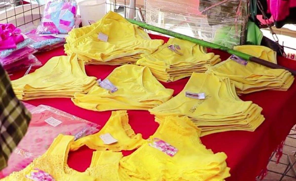 Cábalas de Año Nuevo: ropa interior amarilla para la buena suerte.