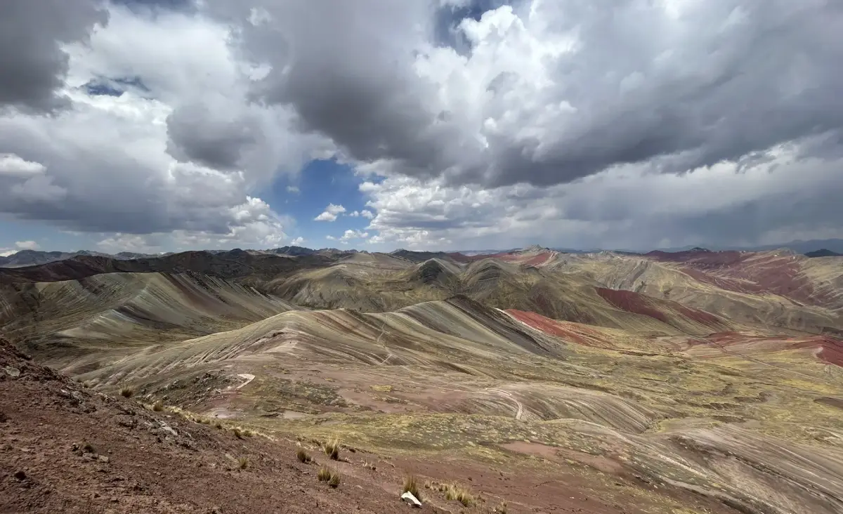 Vista panorámica de la montaña de colores Palccoyo.
