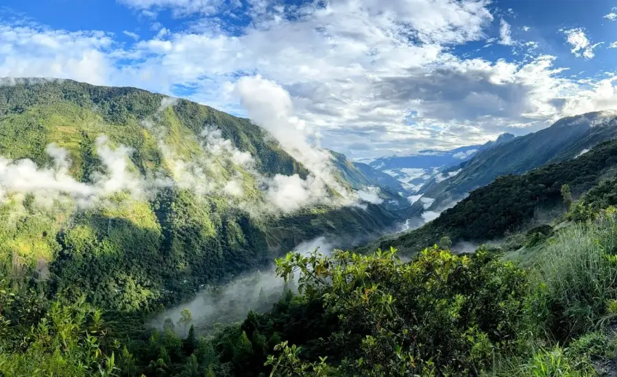 Vista panoramica del camino a Choquequirao