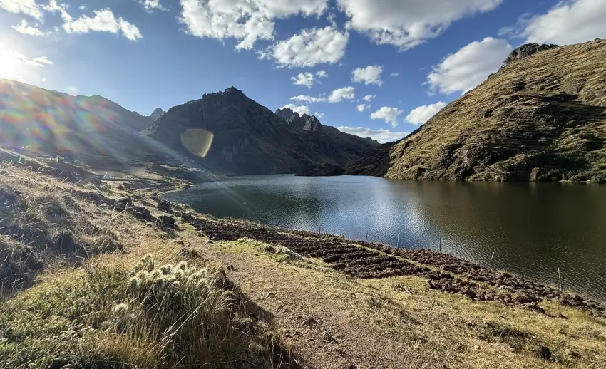 Small rays of sunshine in the photograph of Kinsa Cocha lagoon