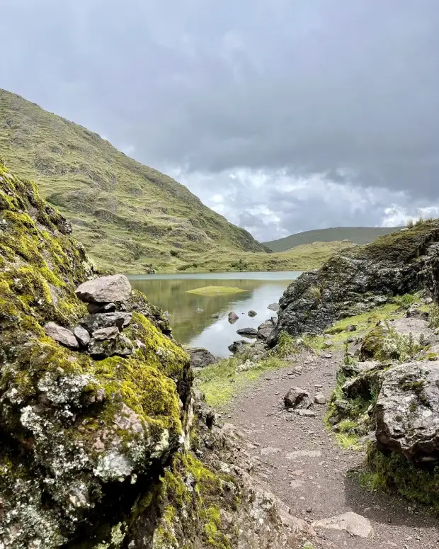 Small trail to Kinsa Cocha lagoon