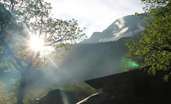 Rayos de sol en el trek a Choquequirao