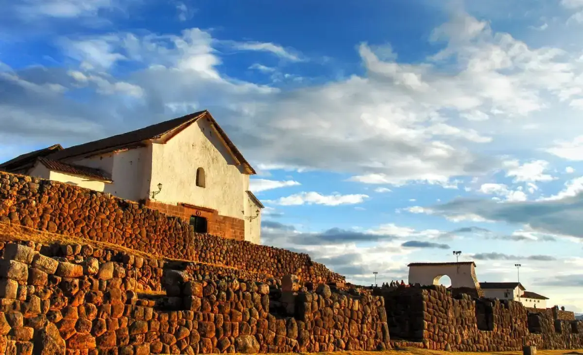 Las casas al atardecer en Chinchero