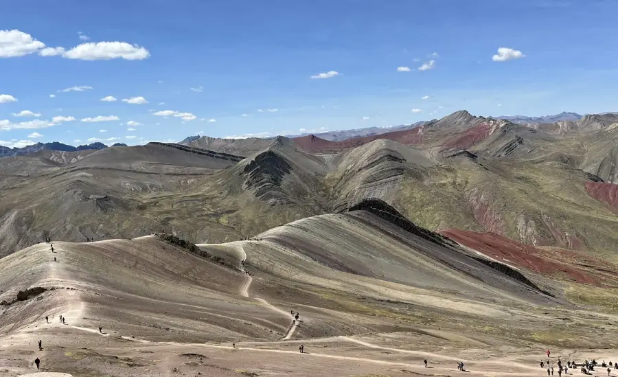 Los caminos en la ruta hacia la montaña de colores Palccoyo
