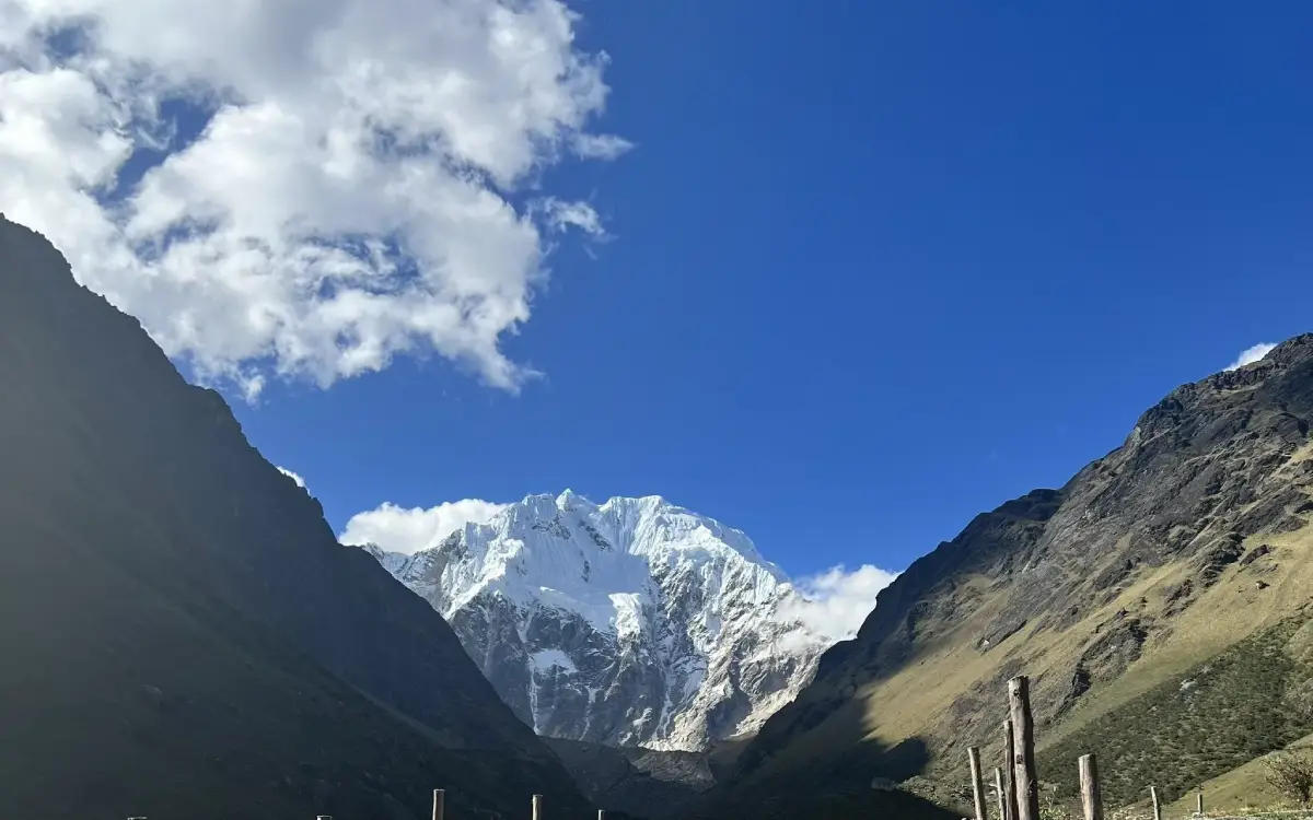El nevado Salkantay en la distancia, de camino a la laguna Humantay. Laguna Humantay después de Machu Picchu