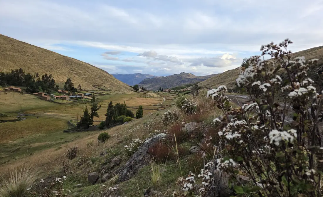 Trail toward Pisac.