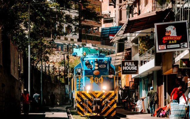 tren a aguas calientes, rutas para viajar a machu picchu