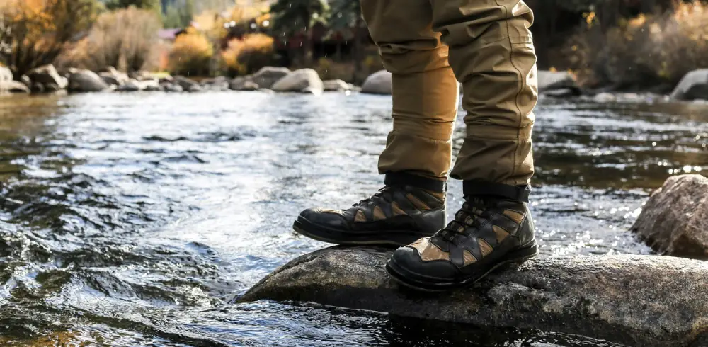 GORE-TEX brand trekking shoes resistant to water