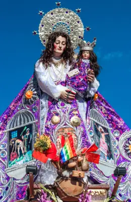 Santa Ana, in the middle of a procession