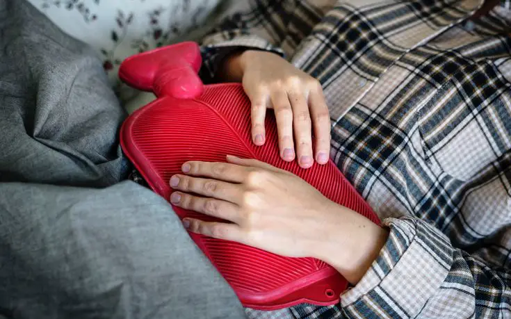 agua en perú intentar aliviar manos calentador rojo camisa recostarse en el sillón