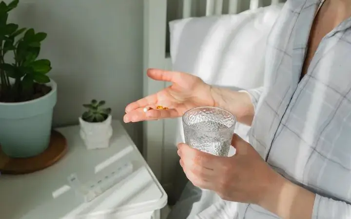 agua en perú vaso píldoras pastillas malestar aliviar plantas cuarto habitación