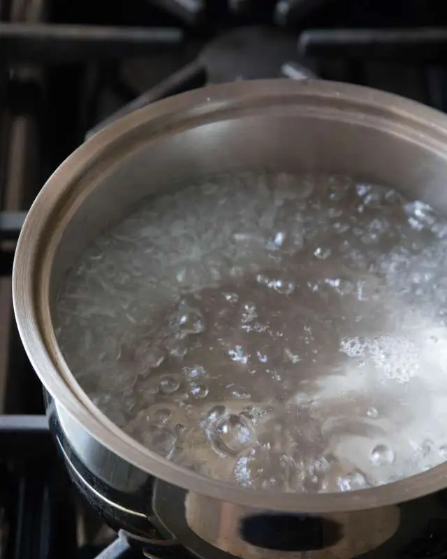 agua en perú hervir el agua burbujas olla caliente cocina casa