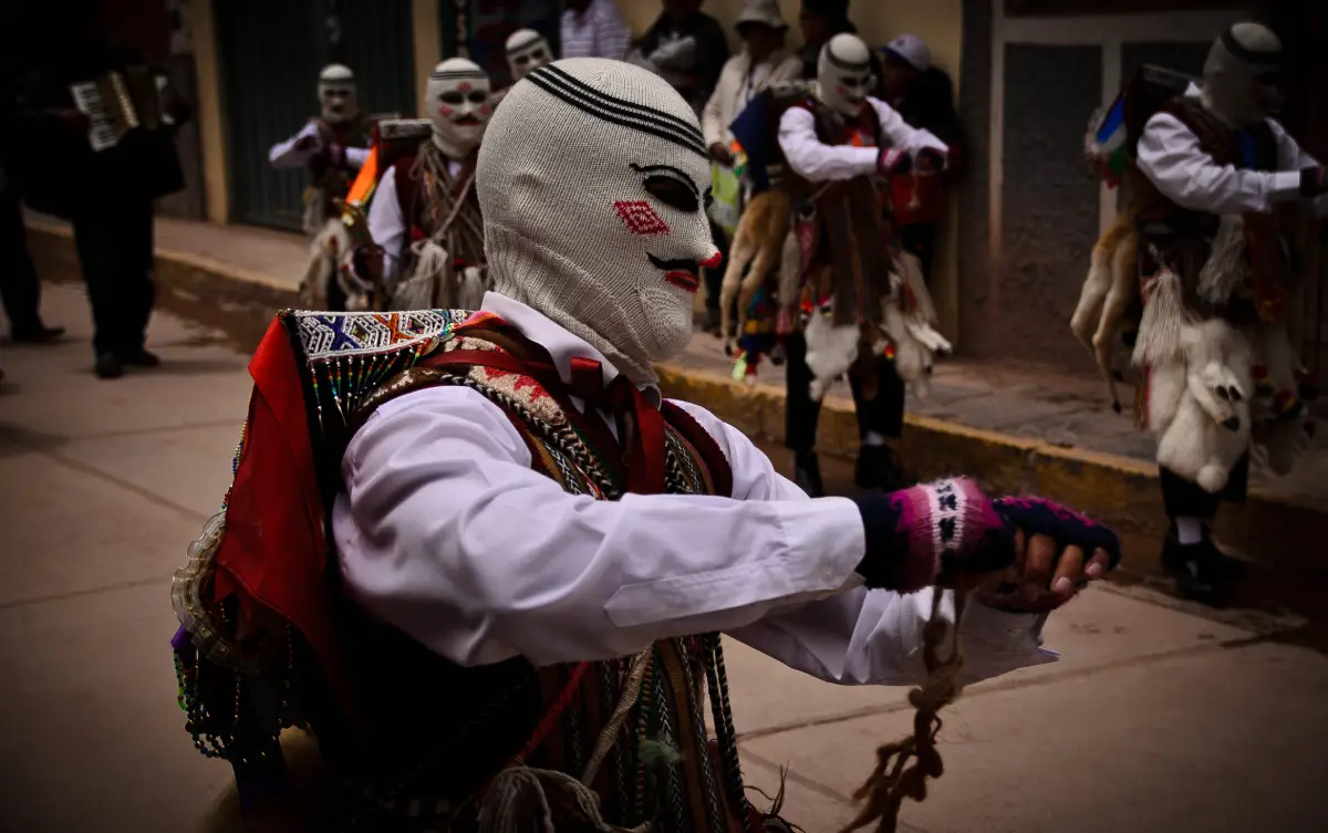 Cusco por la noche peru danza tradicional cultura arte tradición peru