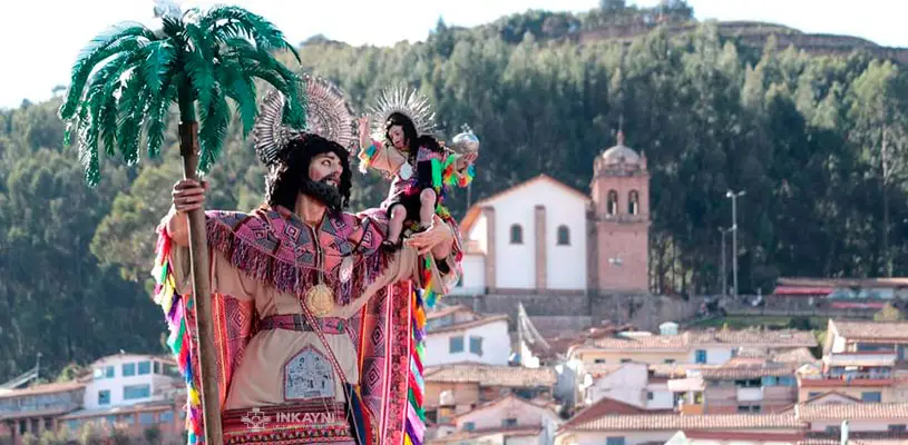 Imagen San Cristóbal en Cusco con fondo de la iglesia San Cristobal.
