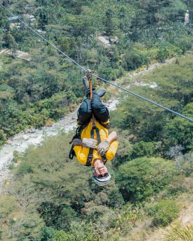 de hidroelectrica a machu picchu cusco peru inca jungle sonrisa colgante vegetación selva