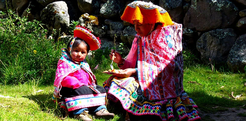 ¡Pobladores de Lares, quienes nos enseñarán algunas frases en Quechua!