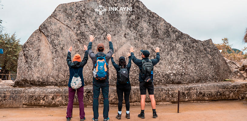 Machu Picchu reabre su puertas a visitnates nacionales y extranjeros.