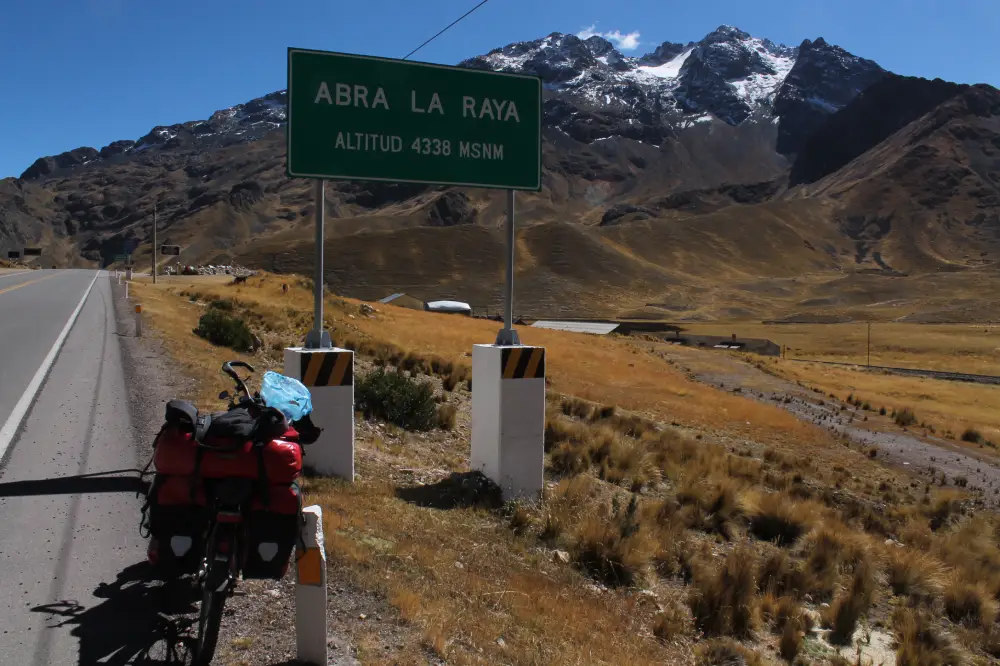 ruta del sol carretera abra la raya montañas horizonte pista