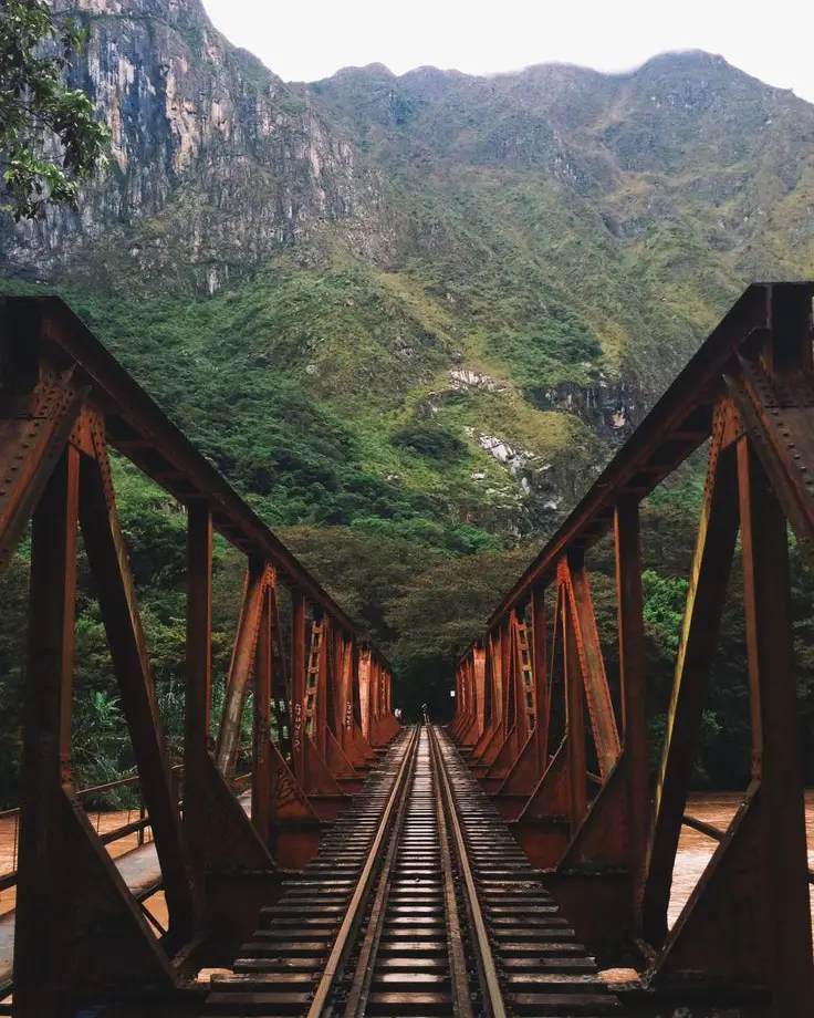 de hidroeléctrica a machu picchu cusco peru quillabamba ruta alternativa río montañas verde