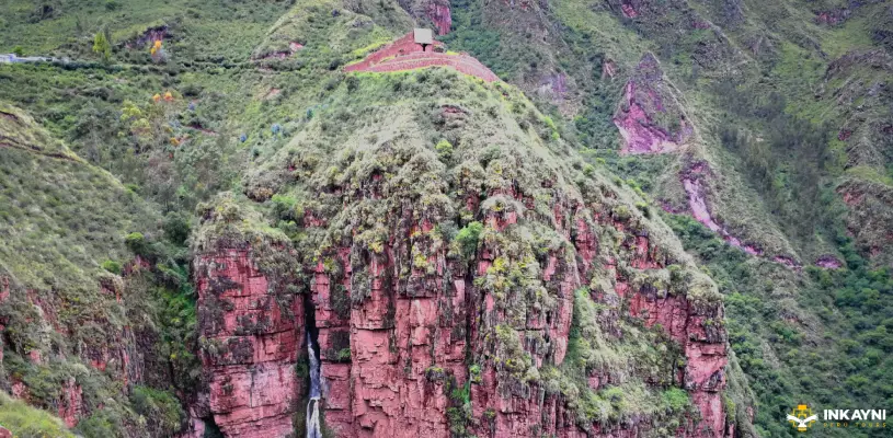 raqaypata encima de la catarata de perolniyoc
