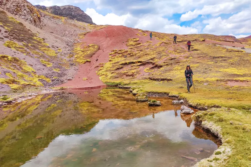 cusco-full-day-caminata-la-montana-colores-y-valle-rojo-servicio-privado-inkayni-peru-tours