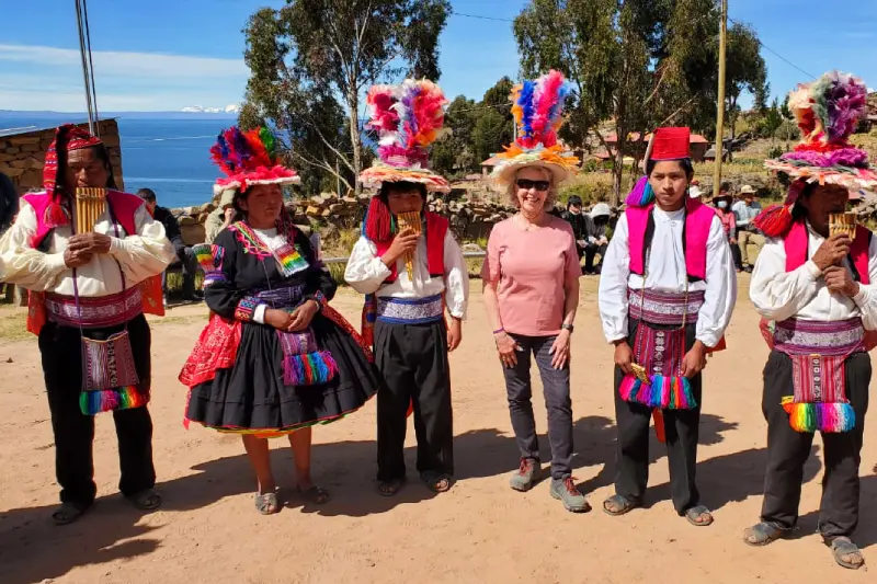 full-day-tour-a-las-islas-de-los-uros-y-taquile-inkayni-peru-tours-titicaca-lake-isla-taquile-puno