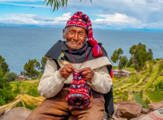 Full Day Tour a las Islas de los Uros y Taquile – Lago Titicaca en Lancha Rápida